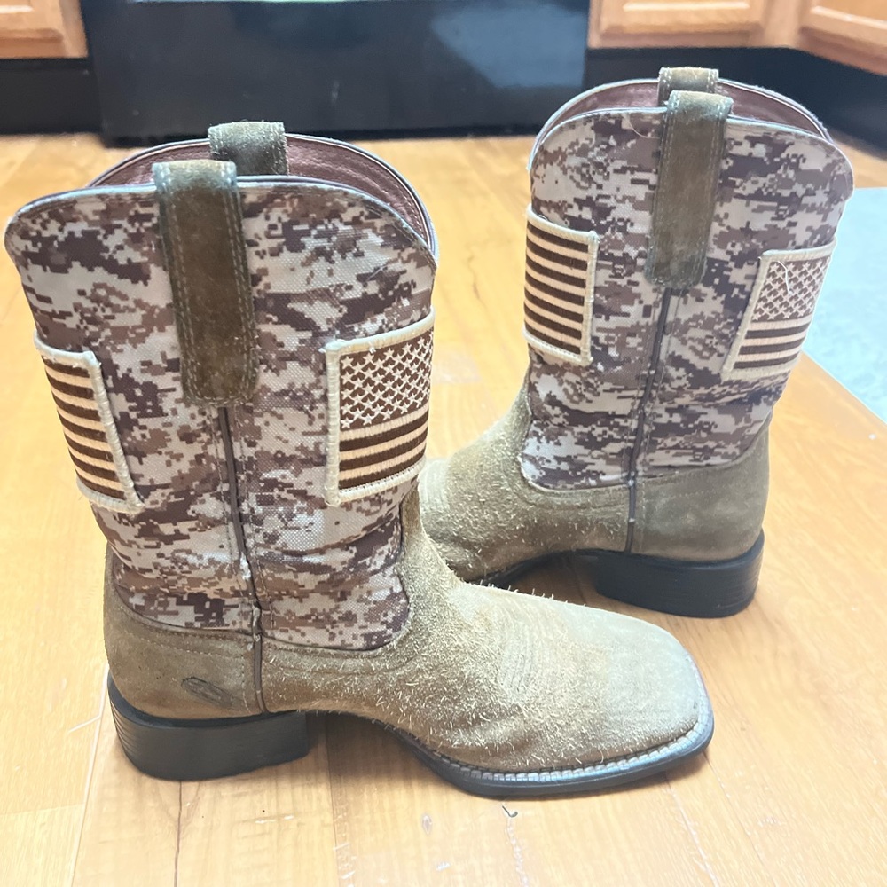 Ariat boys cowboy boots , size 7d